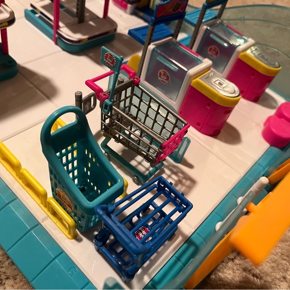 Mini Toy Shop - Excellent Condition - Picture 3 of 15